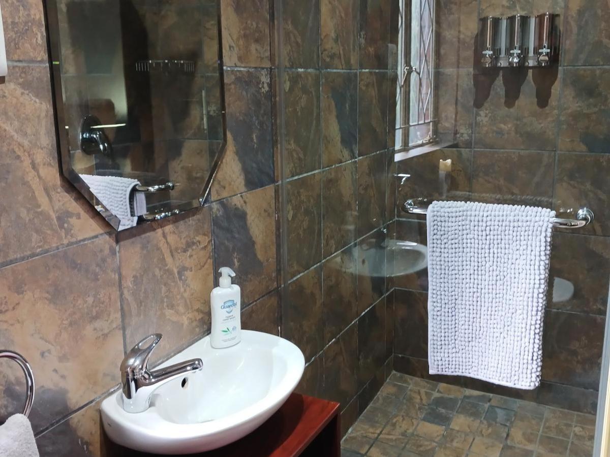 Hotel Blue Sky Manor Roodepoort Zimmer foto