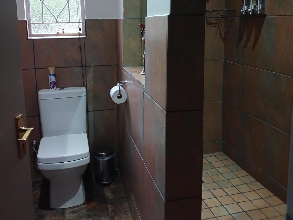 Hotel Blue Sky Manor Roodepoort Zimmer foto